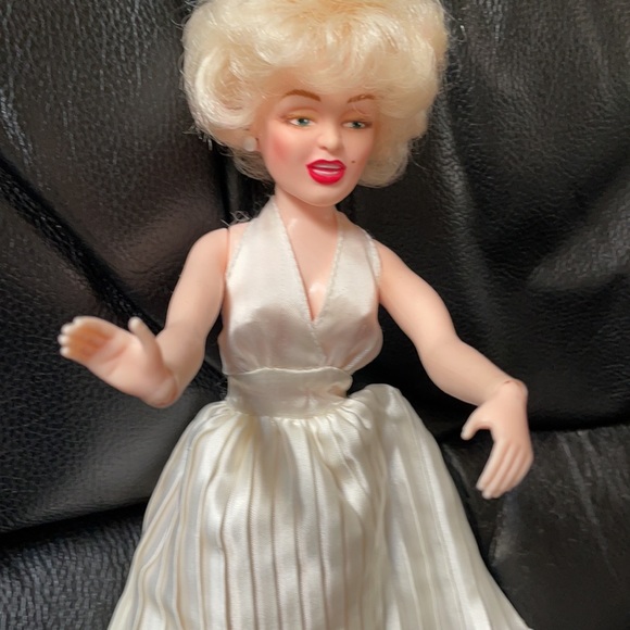 Marilyn Monroe The Seven Year Itch Doll - Picture 8 of 14